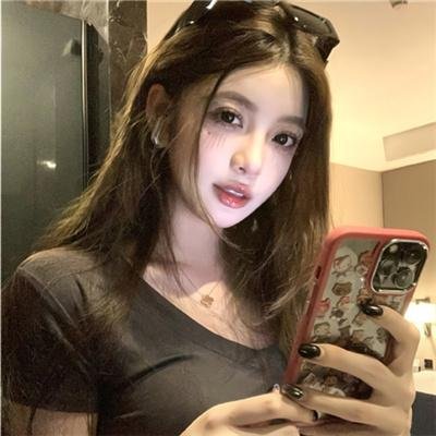 新手姐妹的双人餐桌海报